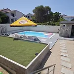 וילה Pauliana