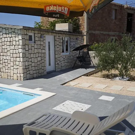 Pauliana Villa