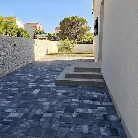 Pauliana Villa
